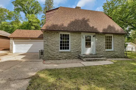 114 Lake Ave E, Winsted, MN 55395