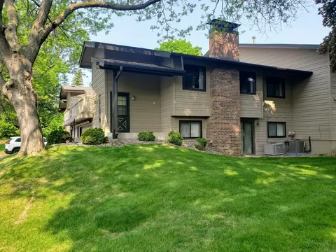 14724 Southampton Dr, Burnsville, MN 55306