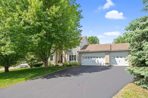 1052 Woods Creek Dr, Delano, MN 55328