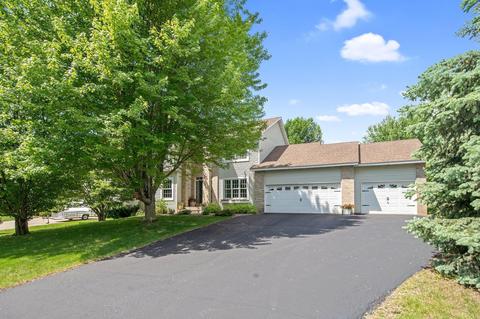 1052 Woods Creek Dr, Delano, MN 55328