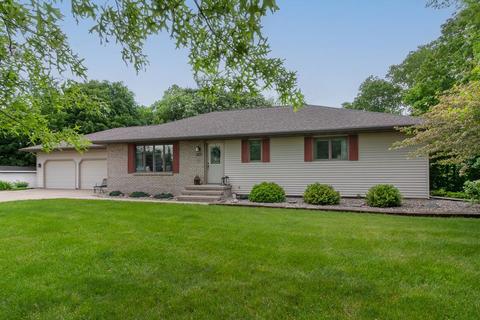 18590 Maple Haven Ln, Mankato, MN 56001