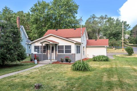 106 5th St S, Bayport, MN 55003