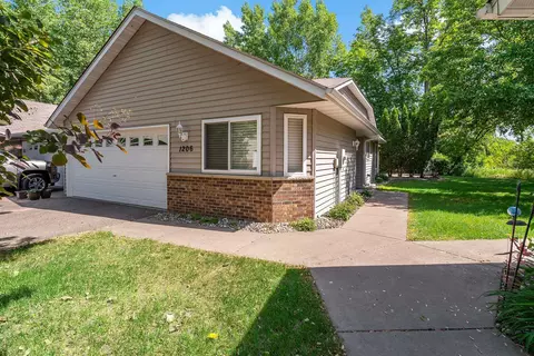 1206 Island Dr, Forest Lake, MN 55025