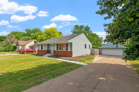 1060 County Road B W, Roseville, MN 55113