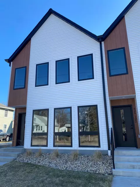426 9th Ave SE #101, Rochester, MN 55904