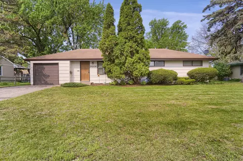 9206 12th Ave S, Bloomington, MN 55425