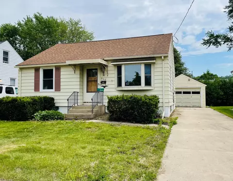 940 12th Ave NE, Rochester, MN 55906