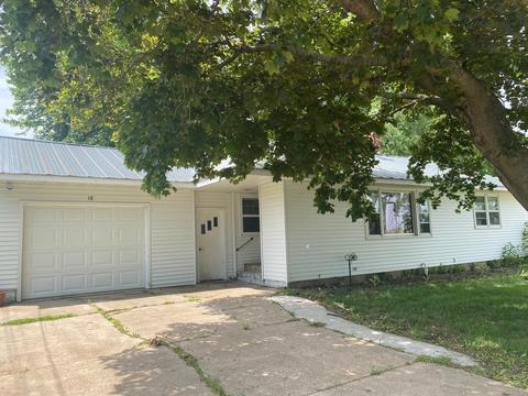 18 2nd St SE, Altura, MN 55910