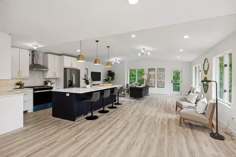 1324 Parkview Ct, Chaska, MN 55318