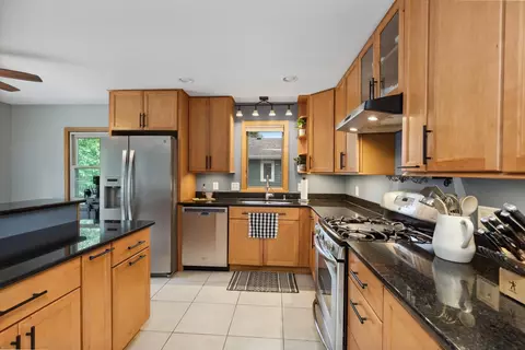 9901 207th St W, Lakeville, MN 55044