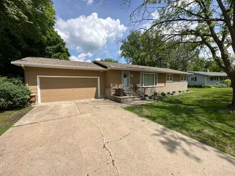 725 Lee Ave SE, Cokato, MN 55321