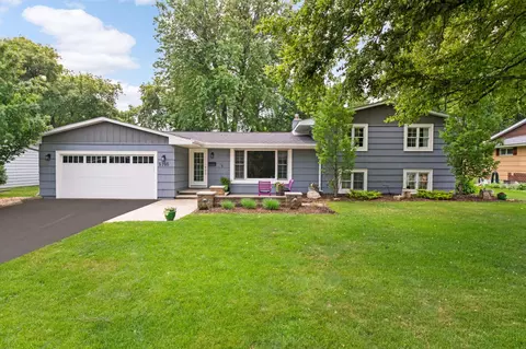 5705 W 68th St, Edina, MN 55439