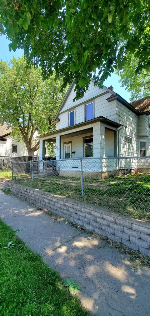 946 Edgerton St, Saint Paul, MN 55130