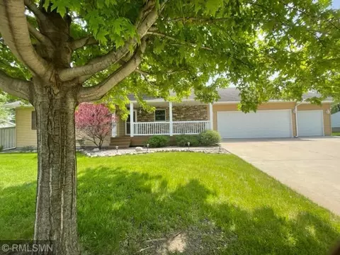 905 4th St, Nicollet, MN 56074