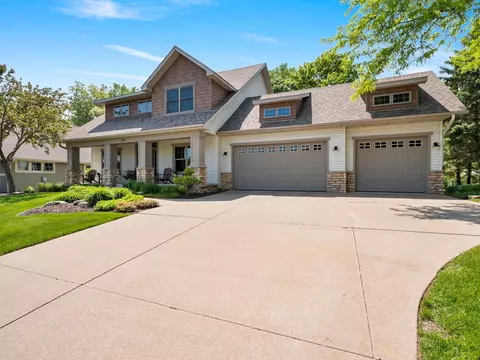 809 New Century Blvd S, Maplewood, MN 55119
