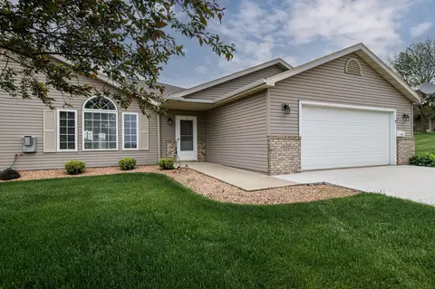 4421 Meadow Lakes Dr NW, Rochester, MN 55901