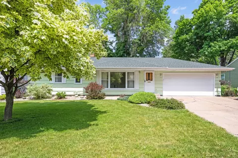1011 Ryan Ave W, Roseville, MN 55113
