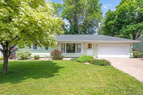 1011 Ryan Ave W, Roseville, MN 55113