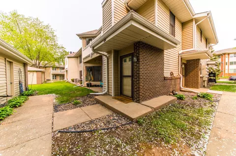 1126 E Travelers Trl #16, Burnsville, MN 55337