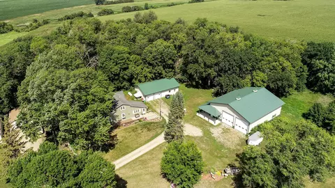 21584 160th St, Hutchinson, MN 55350