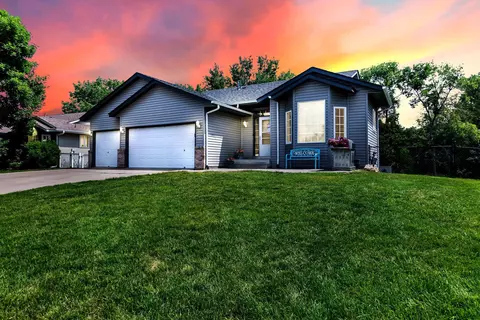4423 Helena Way N, Oakdale, MN 55128
