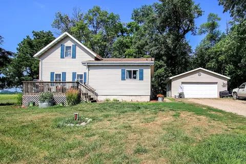 21586 160th St, Hutchinson, MN 55350