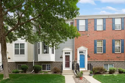 15734 Fox Cir, Apple Valley, MN 55124