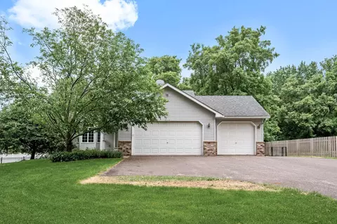 624 Stockdale Rd, Vadnais Heights, MN 55127