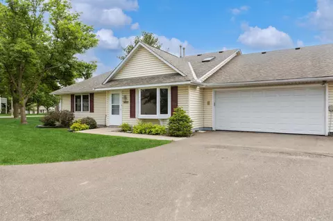 3652 Gershwin Ln N, Oakdale, MN 55128