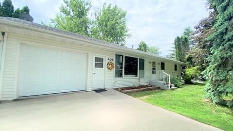 401 Hillcrest St, Ellsworth, WI 54011