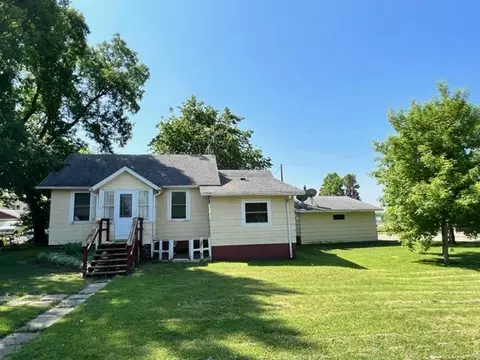 313 4th St NW, Bertha, MN 56437