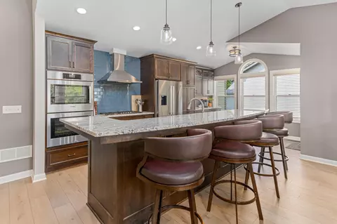 16291 Parkview Dr SE, Prior Lake, MN 55372