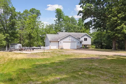 6926 270th St, Wyoming, MN 55092