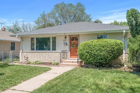 1557 6th St E, Saint Paul, MN 55106