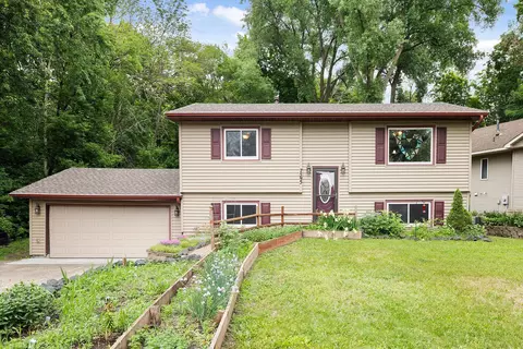 7595 N Shore Cir N, Forest Lake, MN 55025