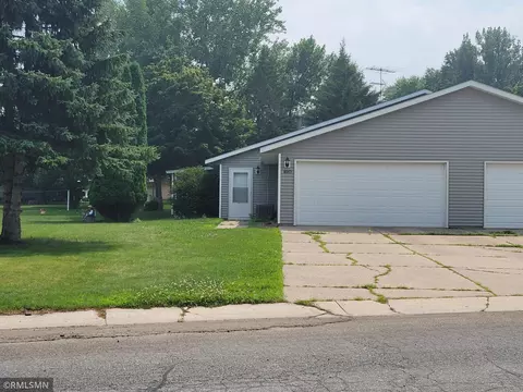 810 Lindy Ln NE, Hutchinson, MN 55350