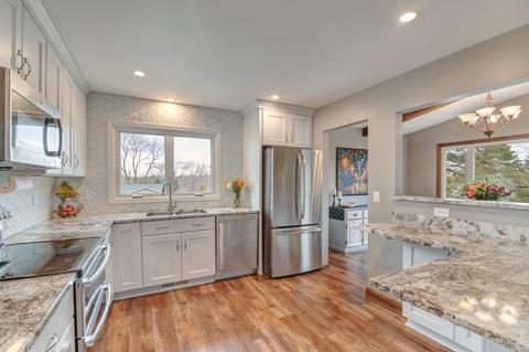 9501 Briar Cir, Bloomington, MN 55437