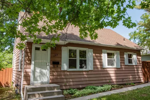 1715 Malvern St, Lauderdale, MN 55113