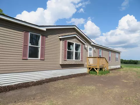 7715 Peyton Ave SW, Cokato, MN 55321