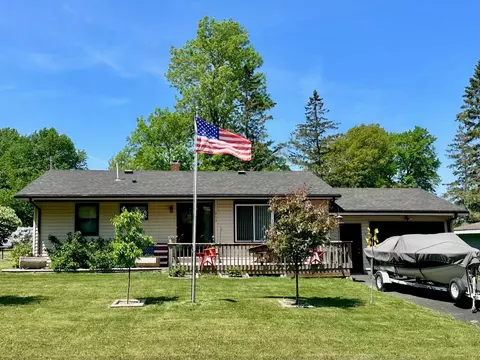 215 Hennepin Ave, Isle, MN 56342