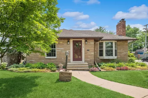2118 Highland Pkwy, Saint Paul, MN 55116