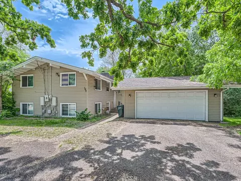 162 Minnesota Ave, Roseville, MN 55113