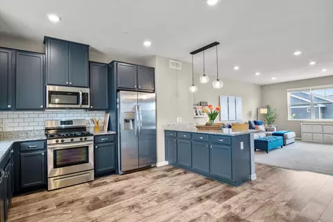 8774 Granite Cir, Woodbury, MN 55129