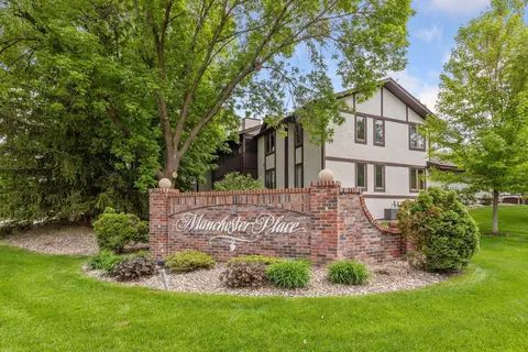 15692 Sussex Dr, Minnetonka, MN 55345