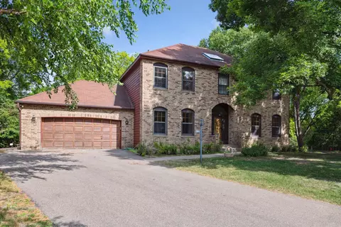 11801 Driftwood Rd, Eden Prairie, MN 55344