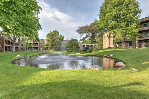 2250 Midland Grove Rd #204, Roseville, MN 55113