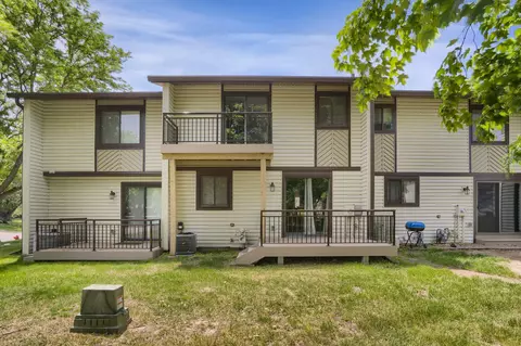 13702 Heather Hills Dr, Burnsville, MN 55337