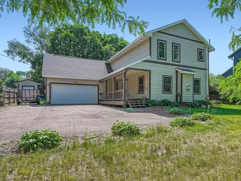 2825 Skyline Dr, Eagan, MN 55121