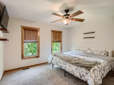 2825 Skyline Dr, Eagan, MN 55121 photo 14