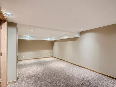 2825 Skyline Dr, Eagan, MN 55121 photo 27